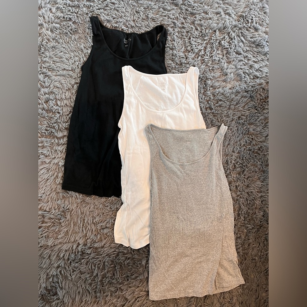 Bundle of 3 maternity tanks